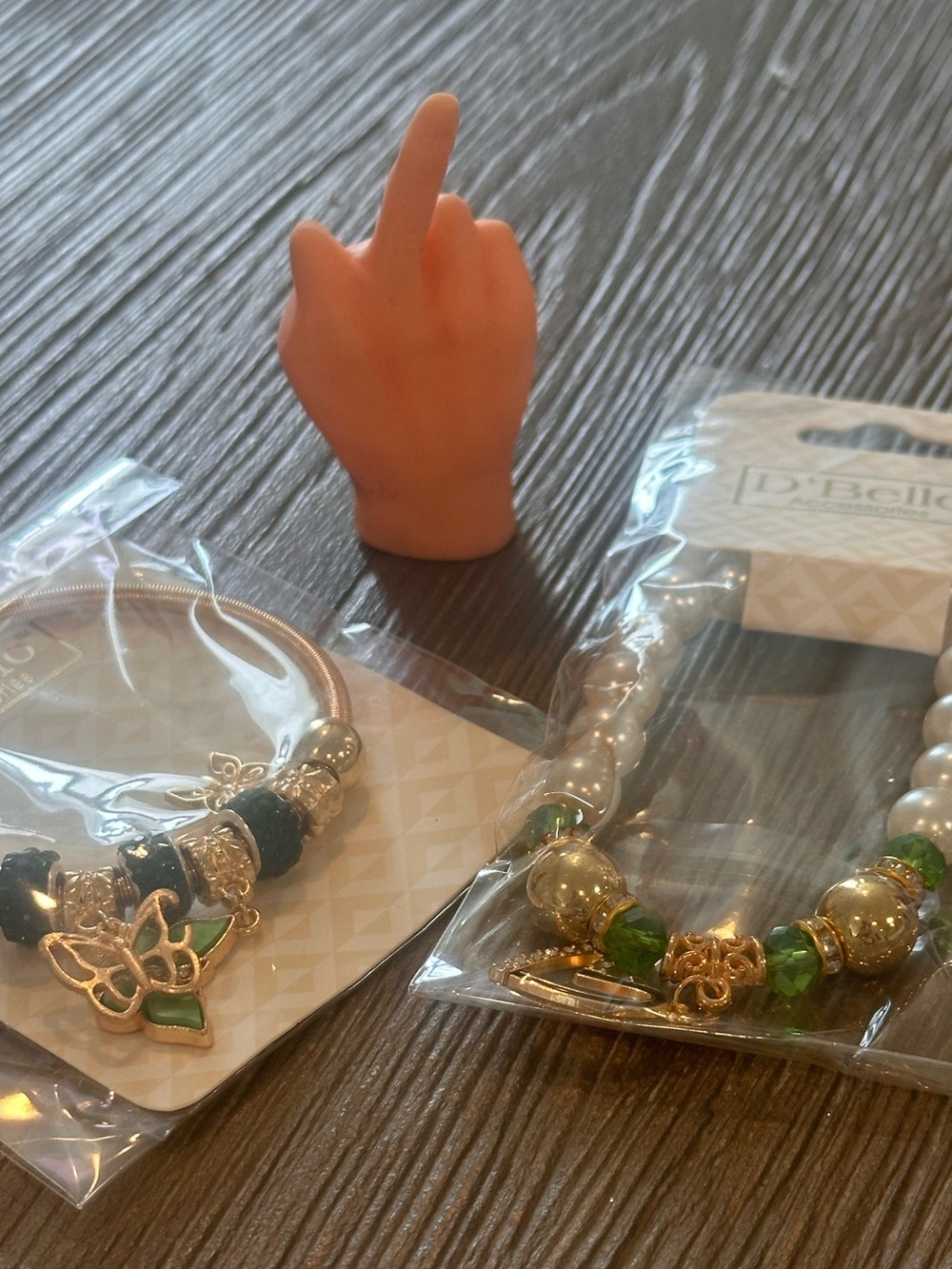 2 Bracelets